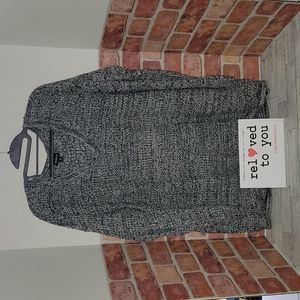 Torrid Gray, White, Black Knit V-Neck Sweater - Size 00 (equivalent 10)